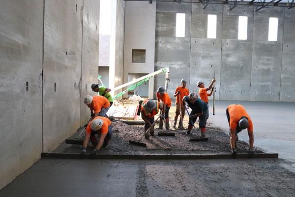 concrete contractor crew